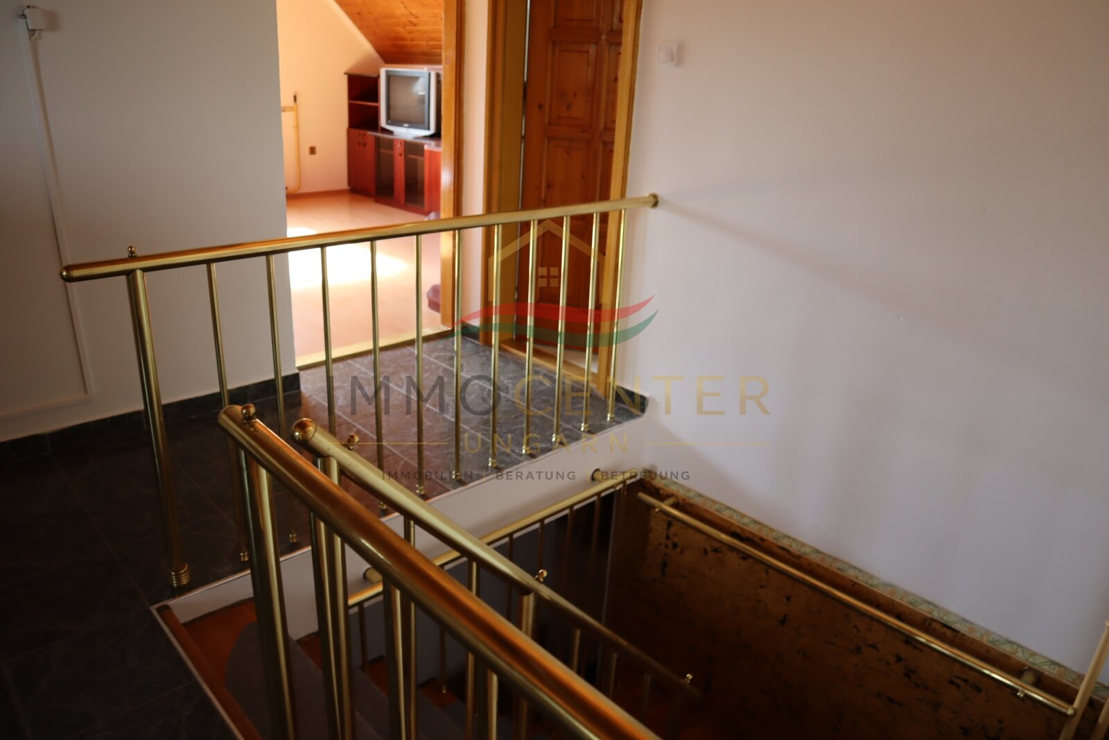 Familiehuis met serre, gastenverblijf, zwembad en sauna - vlakbij Győr, in Gönyű!, foto 13 van 23