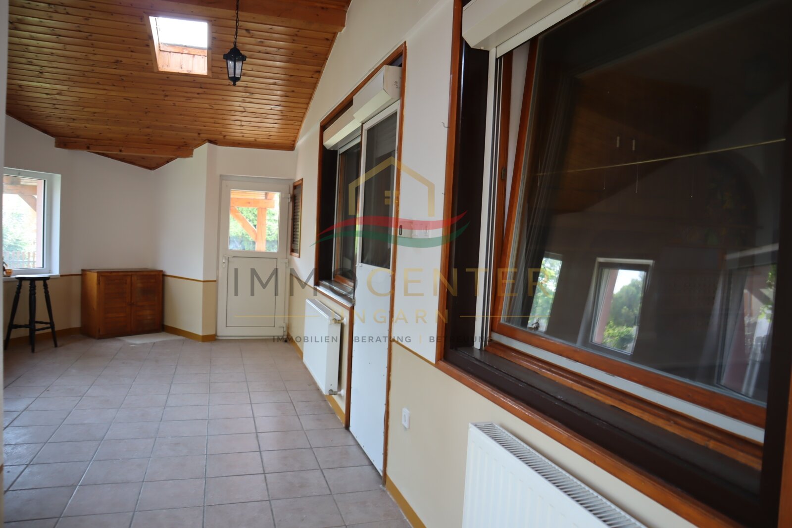 Familiehuis met serre, gastenverblijf, zwembad en sauna - vlakbij Győr, in Gönyű!, foto 22 van 23