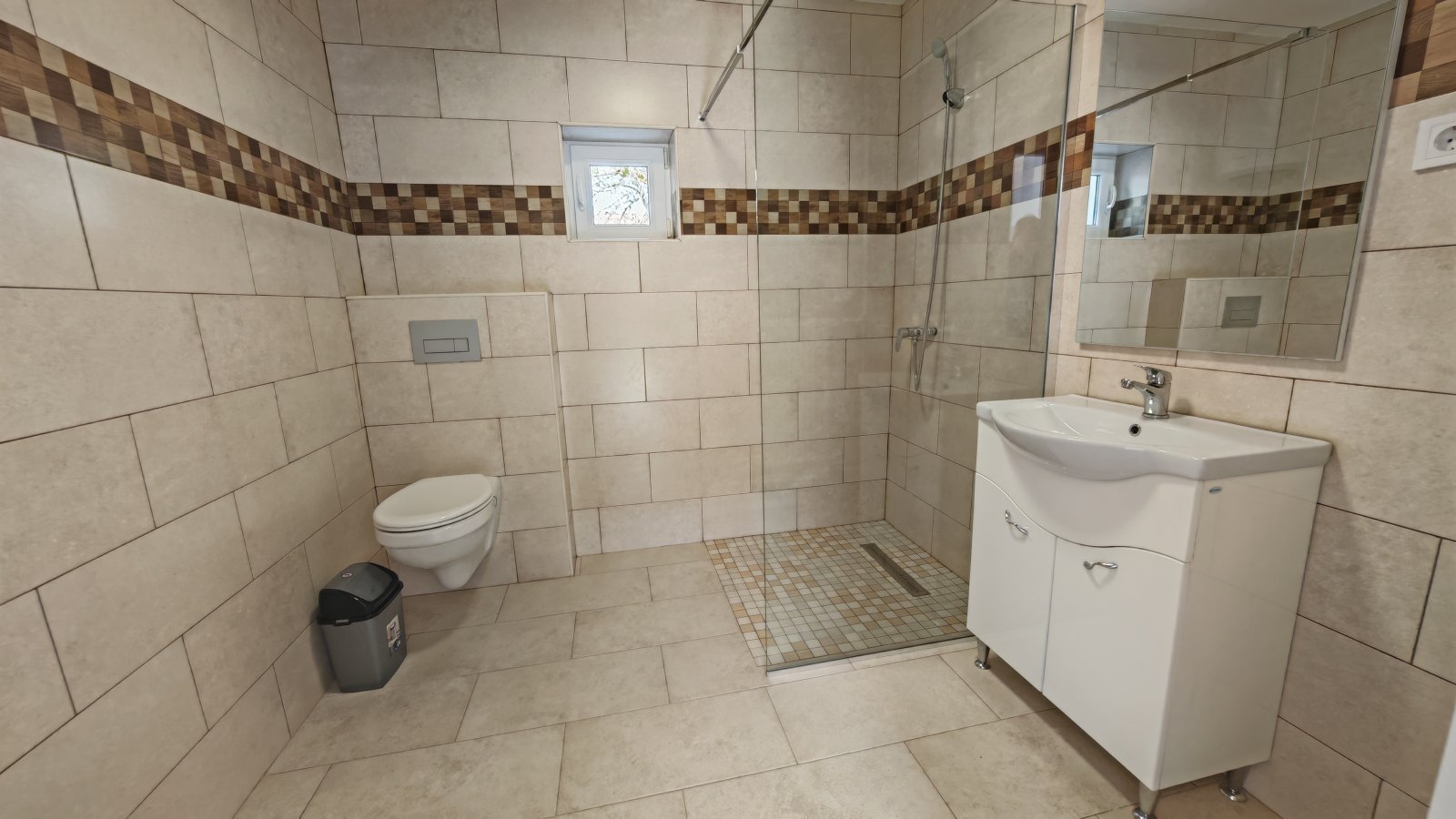 (BAA) Idyllisch landhuis voor comfortabel wonen: Eerste bewoning na renovatie met gastenkamer – Lábod, foto 5 van 20