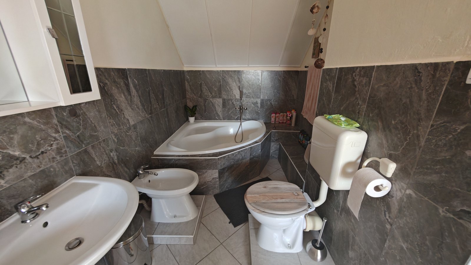 (BBA) Viel Platz für ein neues Leben in Ungarn - Landhaus mit 3.800 m² Grundstück in Türje, photo 22 of 37