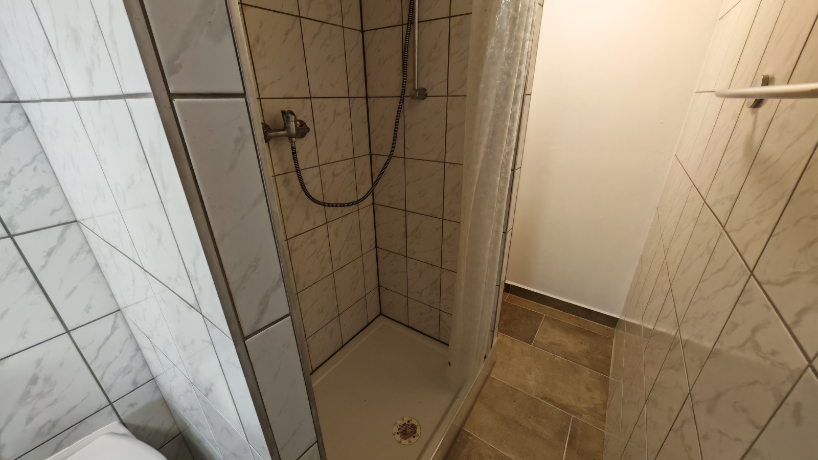 (BBA) Viel Platz für ein neues Leben in Ungarn - Landhaus mit 3.800 m² Grundstück in Türje, photo 28 of 37