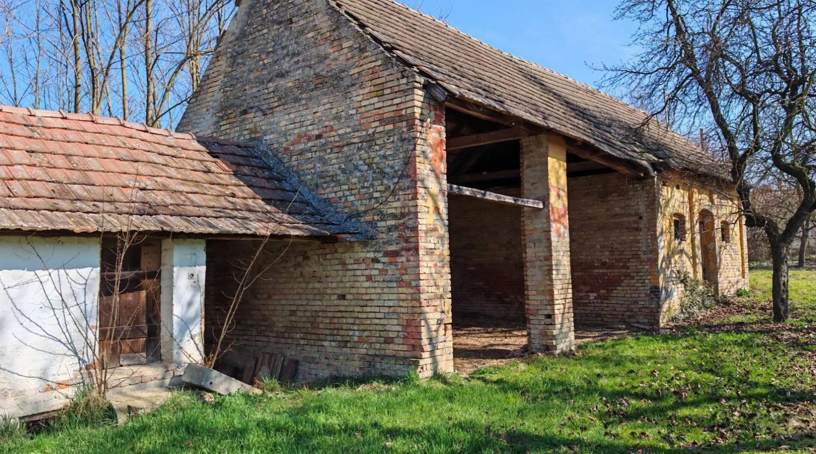 Groot perceel grond voor nieuwbouw en veeteelt op een rustige locatie. – Pötréte, foto 1 van 9