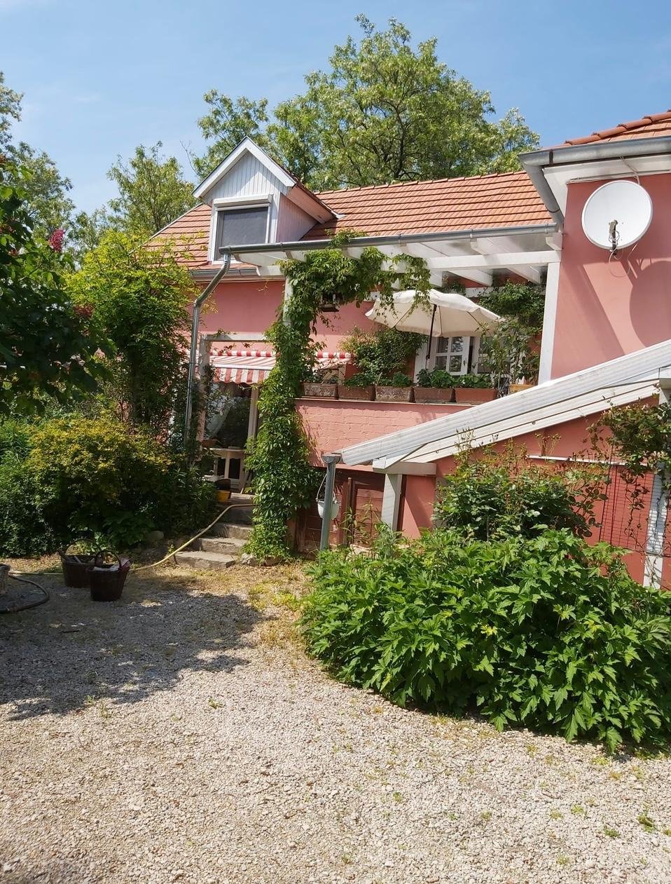 Vrijstaande woning aan een rustige straat. – Rezi