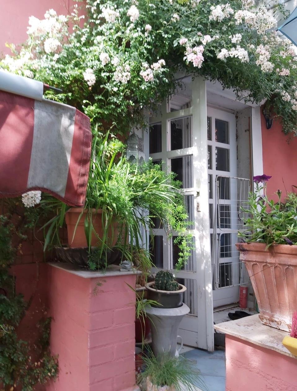 Vrijstaande woning aan een rustige straat. – Rezi, foto 2 van 13