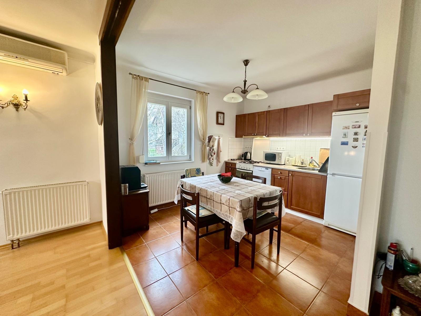 (ABA) Vrijstaande woning aan de beroemde noordelijke oever van het Balatonmeer – Révfülöp, foto 6 van 49