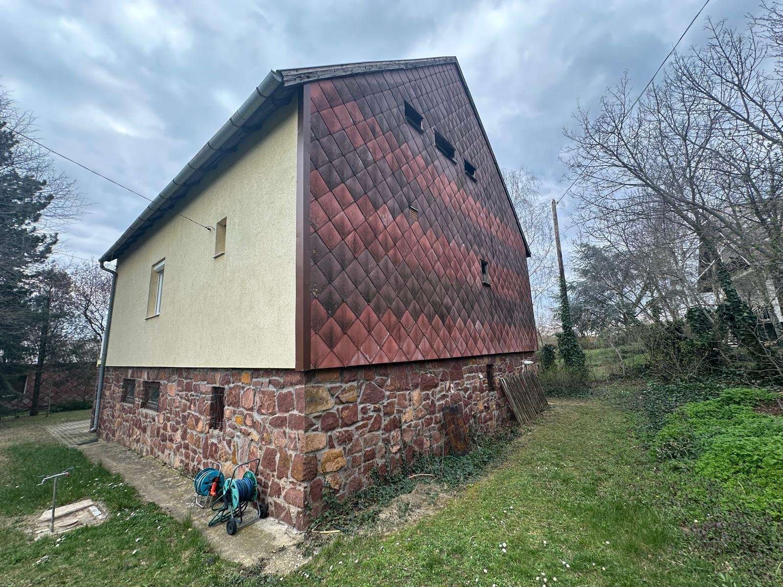 (ABA) Vrijstaande woning aan de beroemde noordelijke oever van het Balatonmeer – Révfülöp, foto 40 van 49
