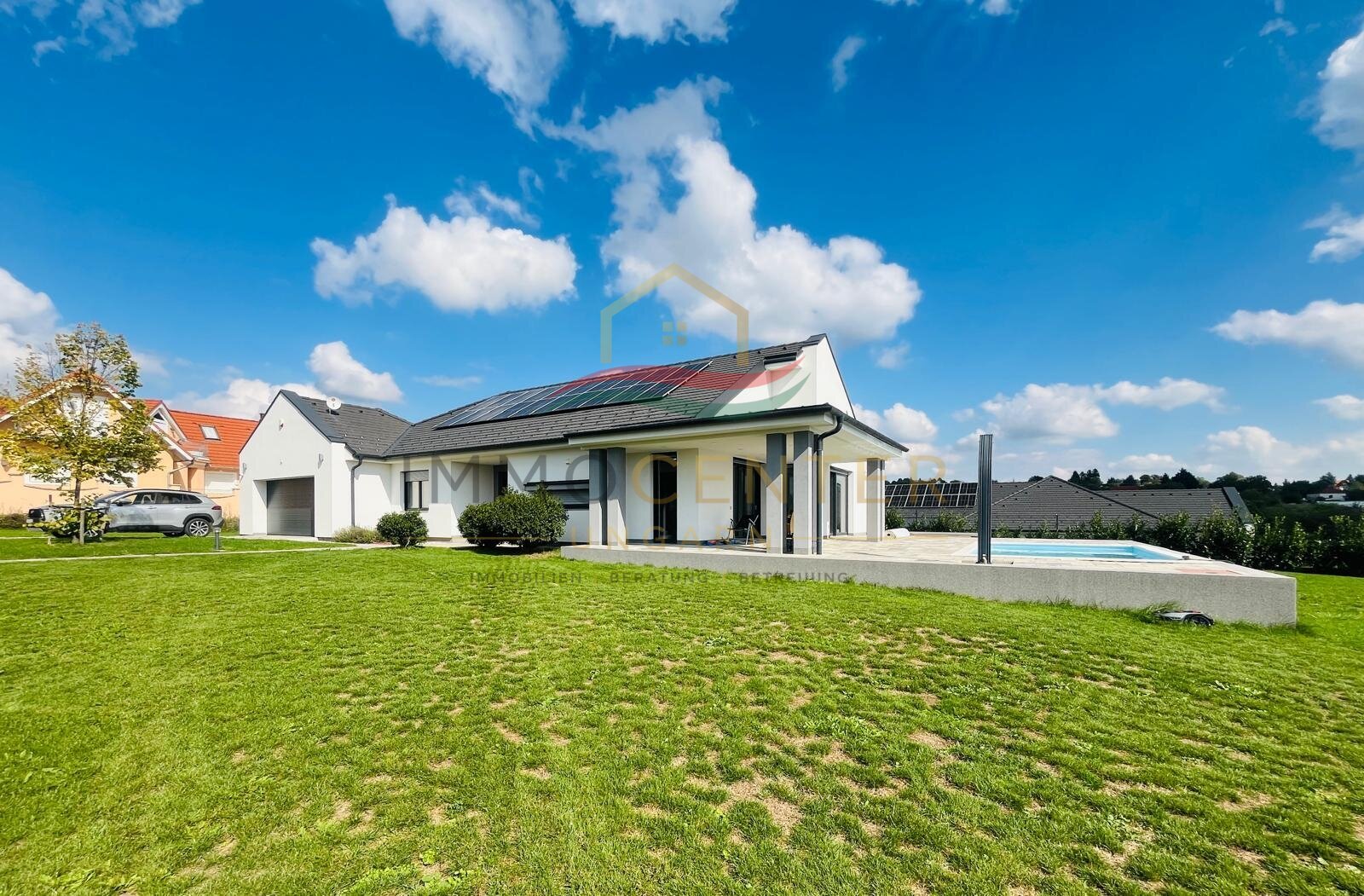 Modern, energiatakarékos családi ház Cserszegtomaj központjában - medencével és minőségi bútorokkal, 21/23. kép