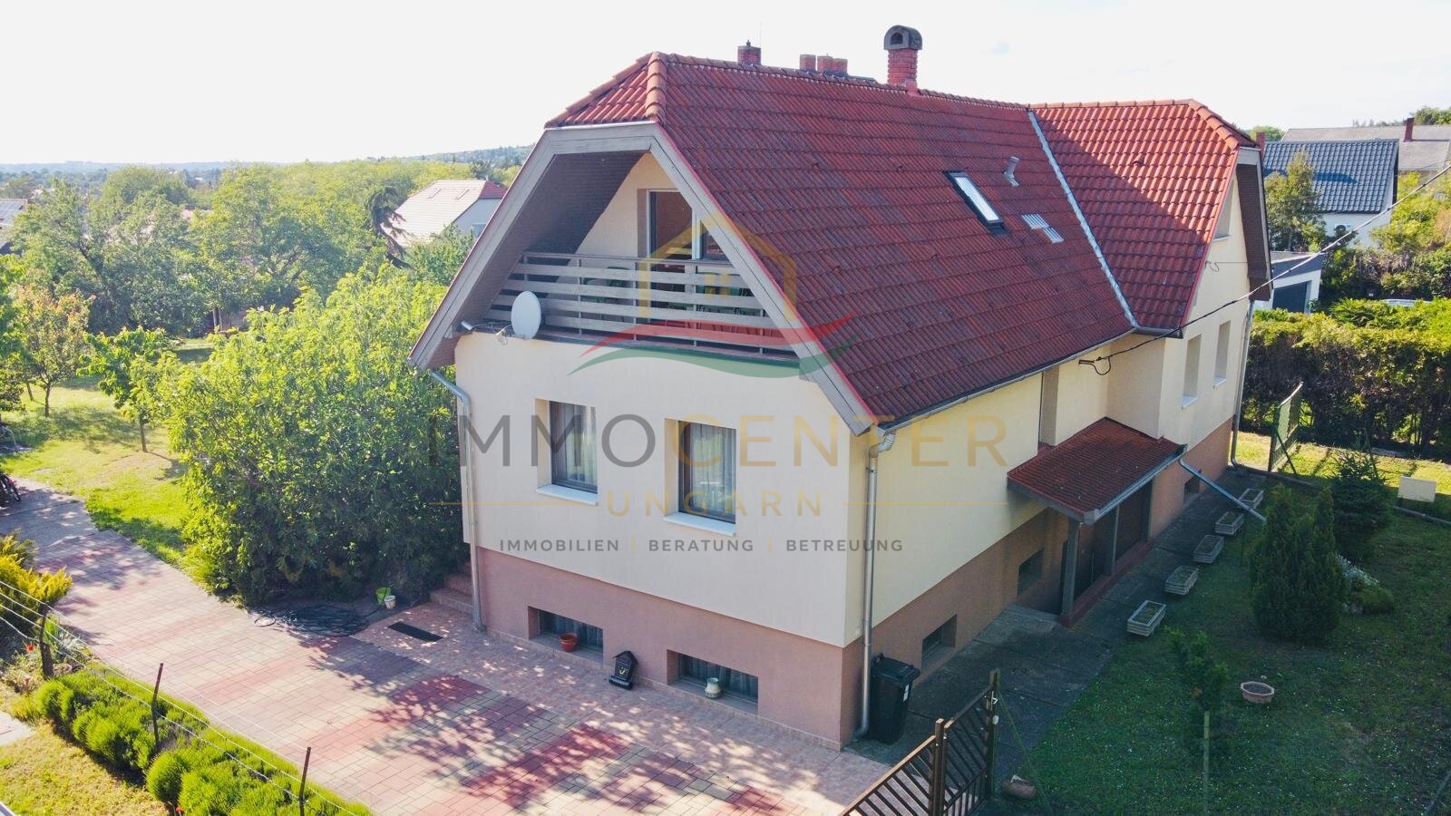 Spacious detached house with panoramic views in Cserszegtomaj, photo 3 of 40