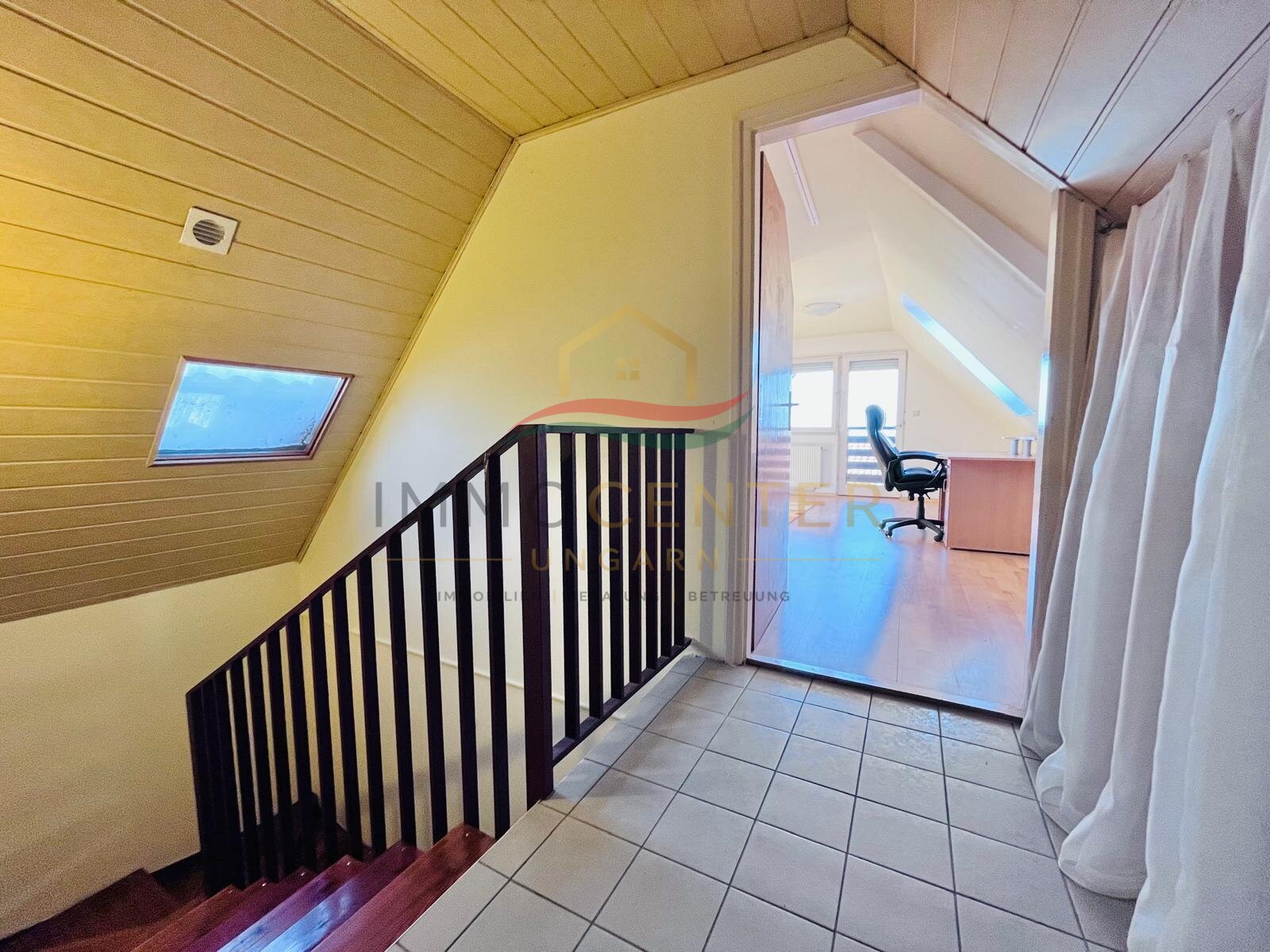 Spacious detached house with panoramic views in Cserszegtomaj, photo 5 of 40