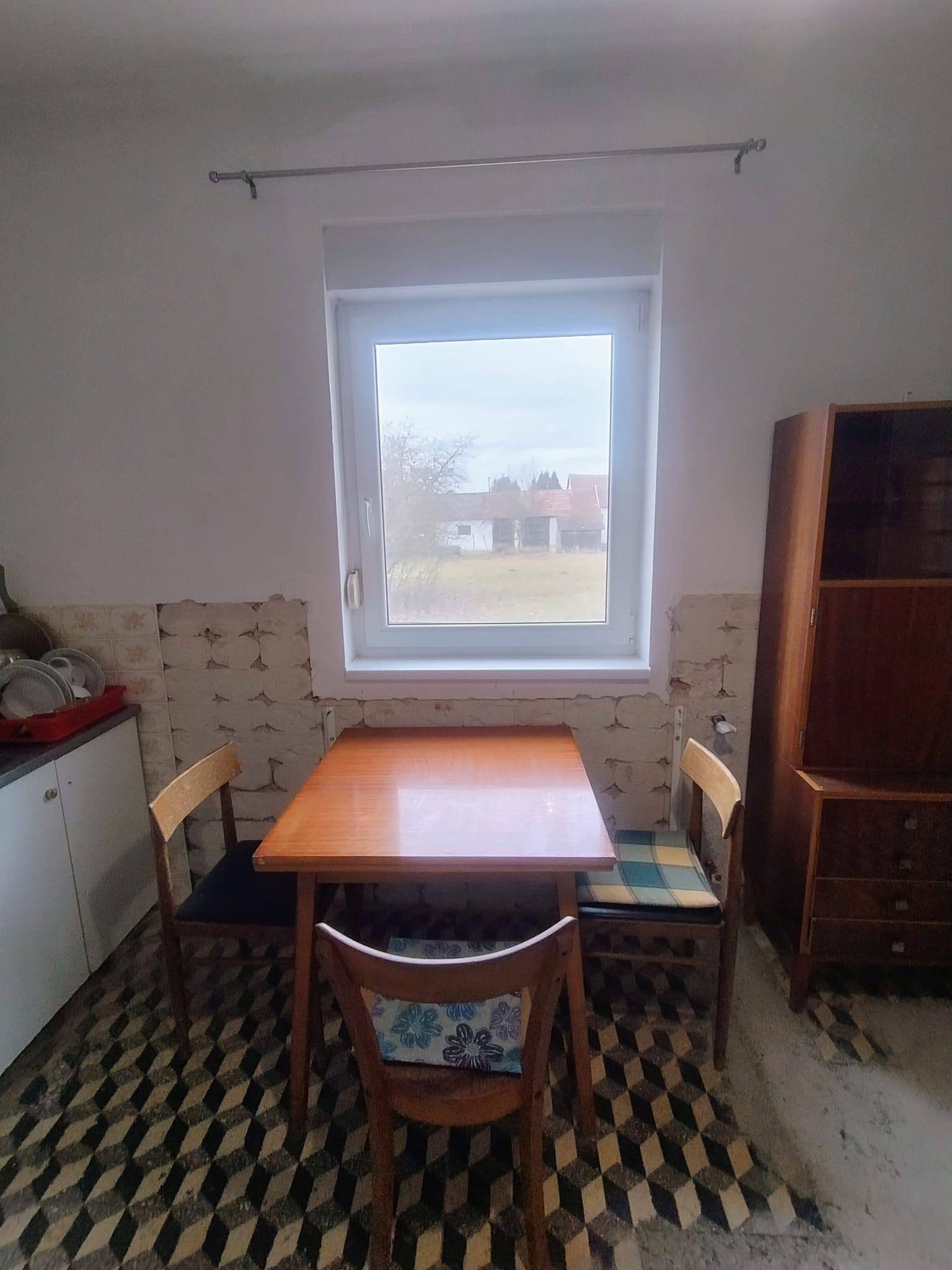 Partially renovated 3+2 room detached house in a quiet location – Kerkáskápolna, photo 6 of 17