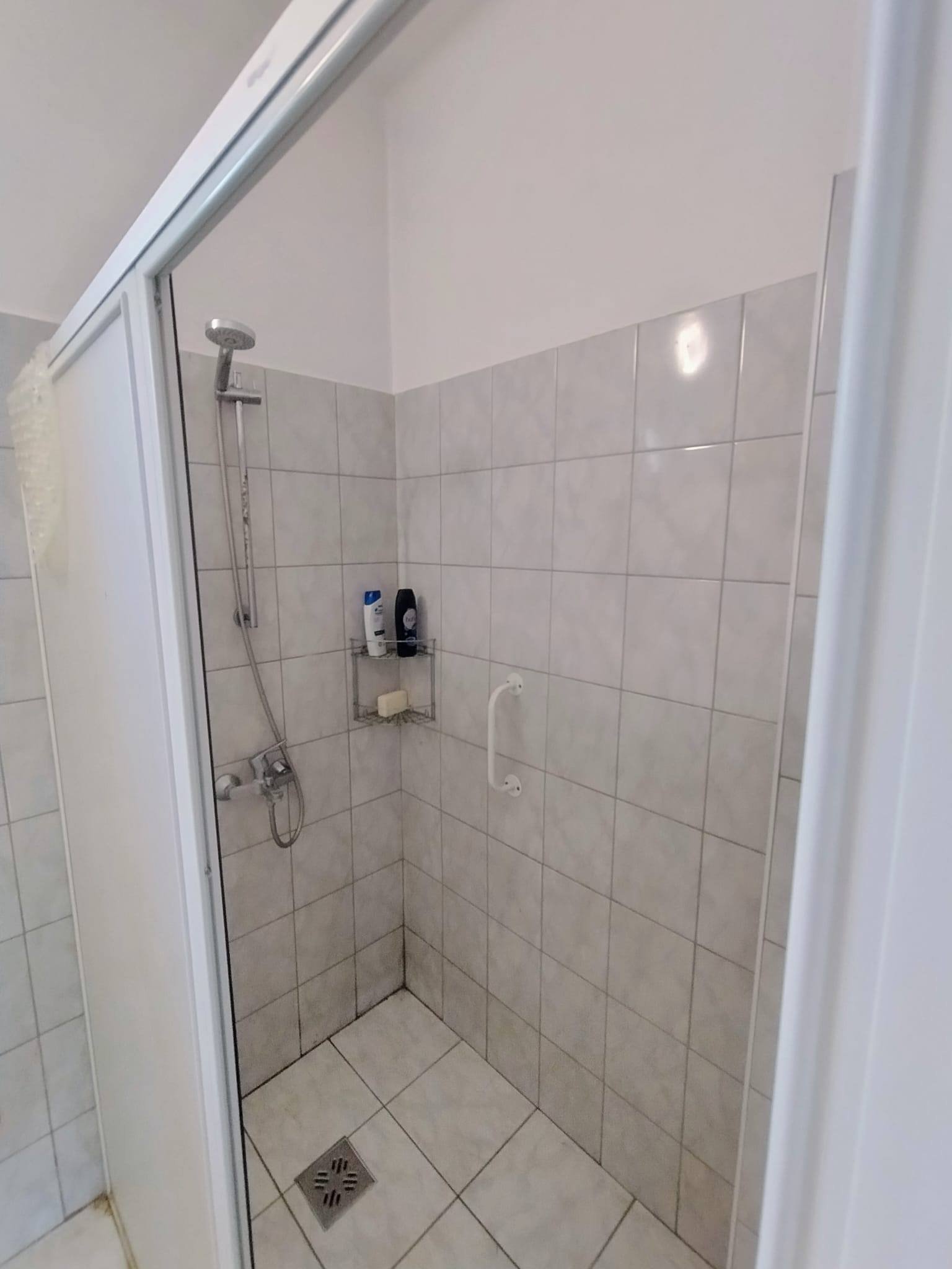 Partially renovated 3+2 room detached house in a quiet location – Kerkáskápolna, photo 10 of 17