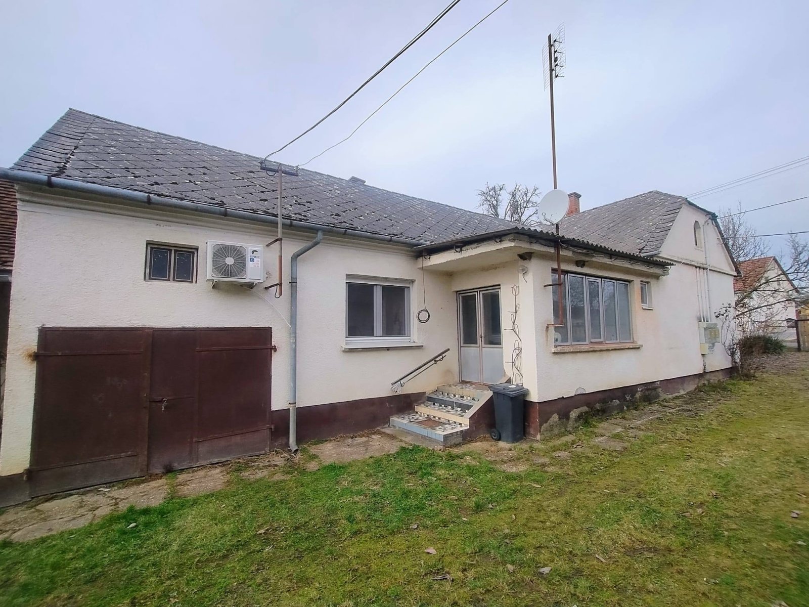 Partially renovated 3+2 room detached house in a quiet location – Kerkáskápolna, photo 13 of 17