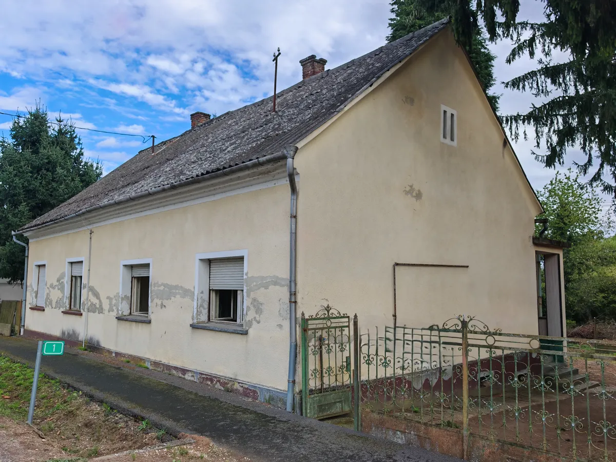 (BCA) Sanierungsbedürftiges Landhaus mit 2.728 m² Grundstück nahe Slow – Tornyiszentmiklós