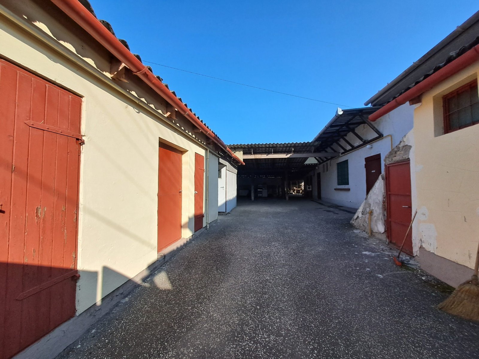 Restaurant met bar en voormalige kruidenierswinkel, te koop samen of afzonderlijk. – Miske, foto 4 van 20