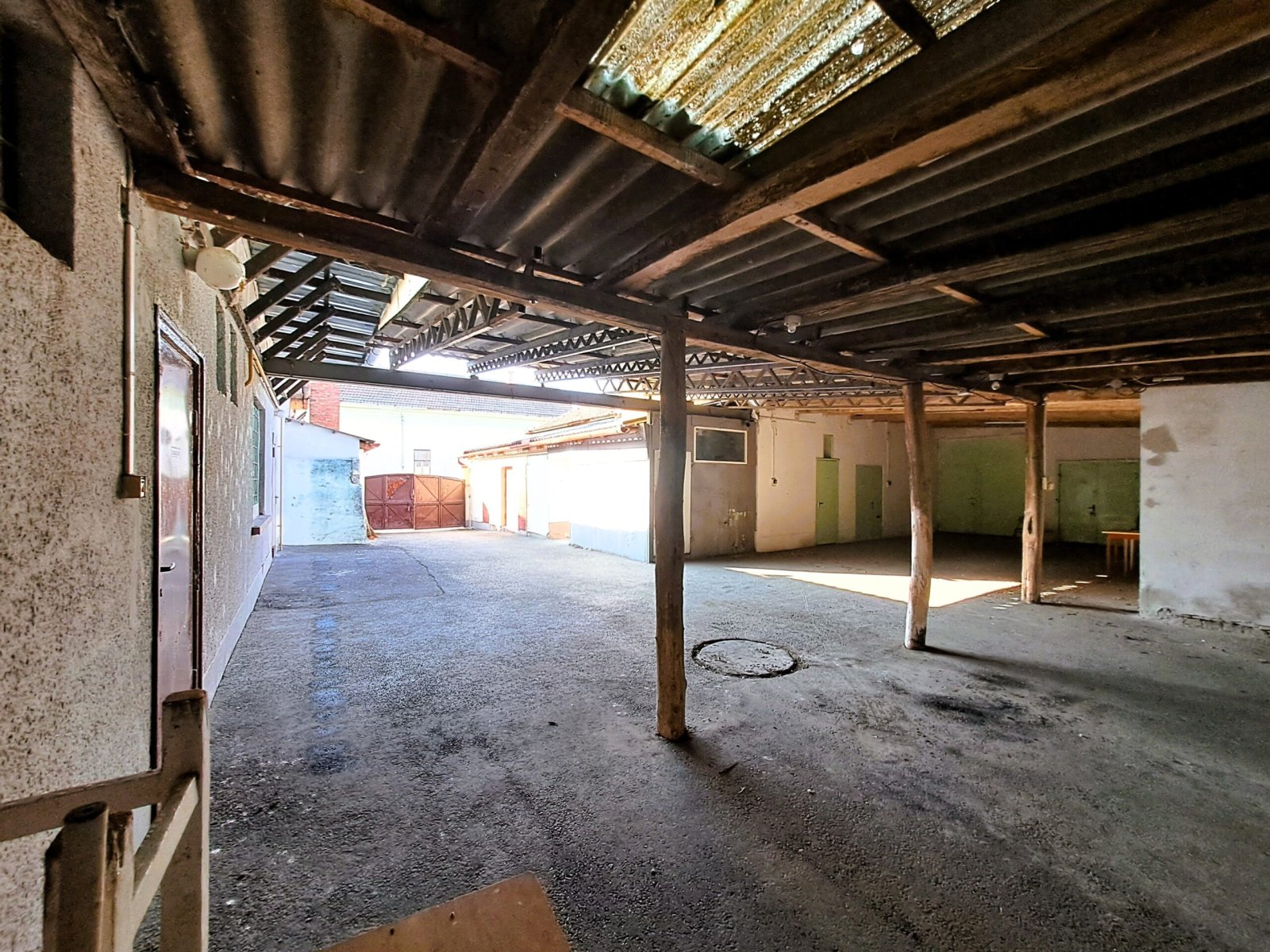 Restaurant met bar en voormalige kruidenierswinkel, te koop samen of afzonderlijk. – Miske, foto 5 van 20