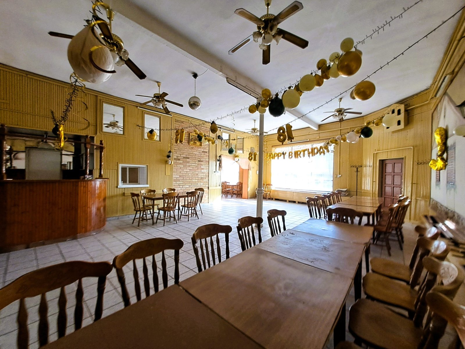 Restaurant met bar en voormalige kruidenierswinkel, te koop samen of afzonderlijk. – Miske, foto 12 van 20