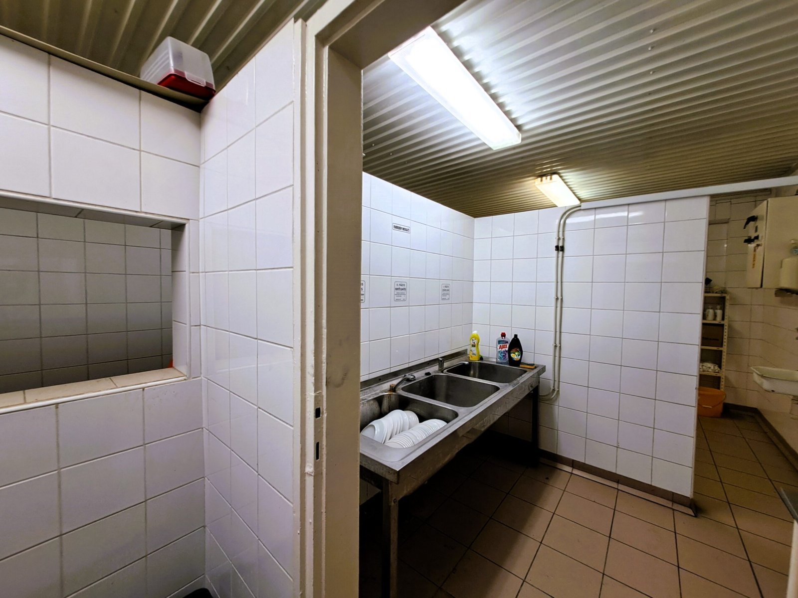 Restaurant met bar en voormalige kruidenierswinkel, te koop samen of afzonderlijk. – Miske, foto 16 van 20