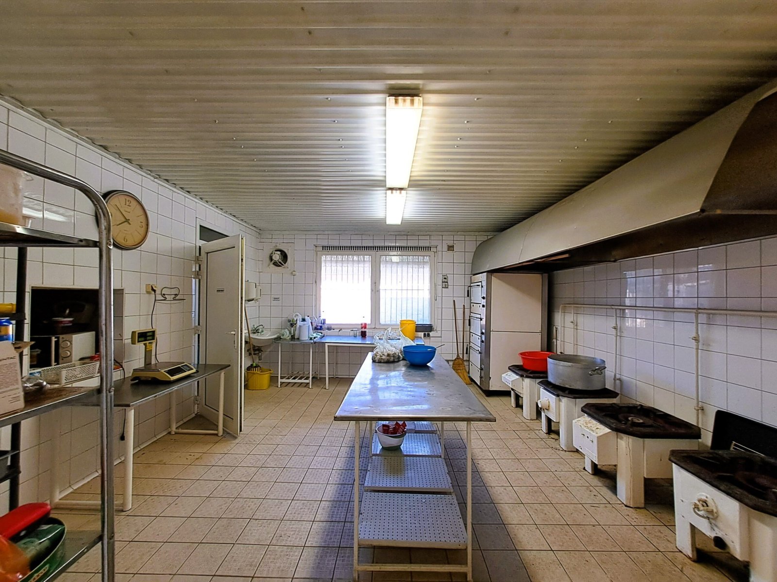 Restaurant met bar en voormalige kruidenierswinkel, te koop samen of afzonderlijk. – Miske, foto 18 van 20