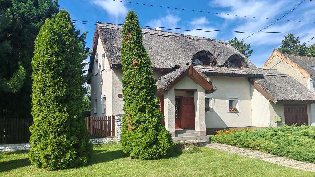 (AAA) Beautiful thatched-roof house on the Austrian border – Hegyeshalom, photo 1 of 25