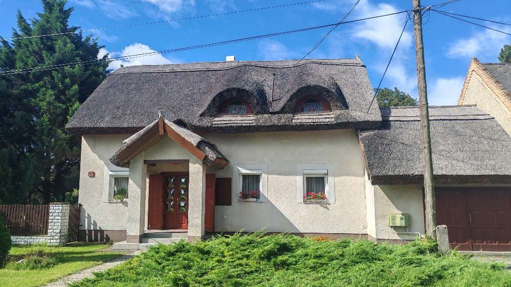 (AAA) Beautiful thatched-roof house on the Austrian border – Hegyeshalom, photo 2 of 25