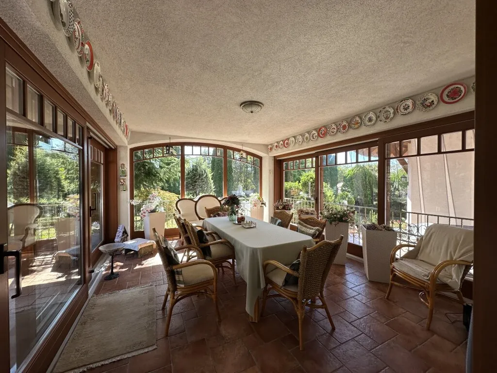 (AAA) Exklusives Wohnjuwel mit wunderschönem Garten in Ungarn – Cserszegtomaj, Bild 2 von 15