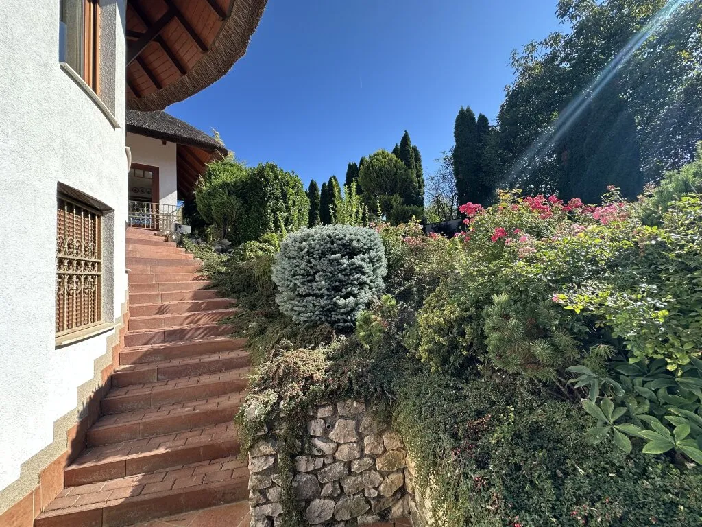 (AAA) Exklusives Wohnjuwel mit wunderschönem Garten in Ungarn – Cserszegtomaj, Bild 5 von 15