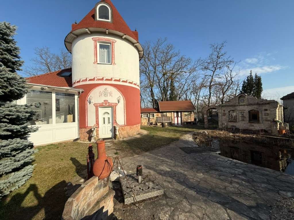 Een bijzonder panoramisch huis langs de Donau. – Koppánymonostor, foto 4 van 25