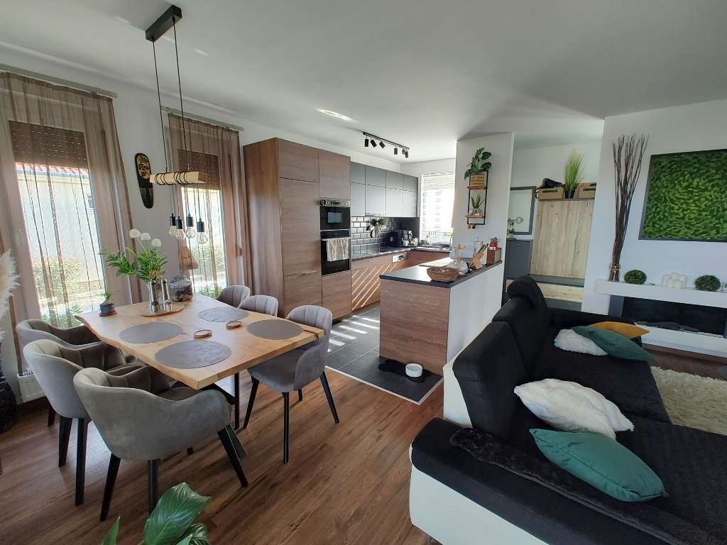Moderner Bungalow mit Doppelgarage in Ják, Bild 3 von 11