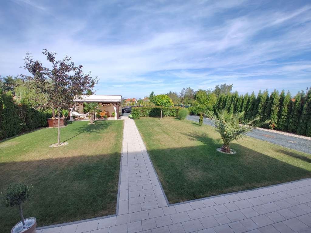 Moderner Bungalow mit Doppelgarage in Ják, Bild 5 von 11