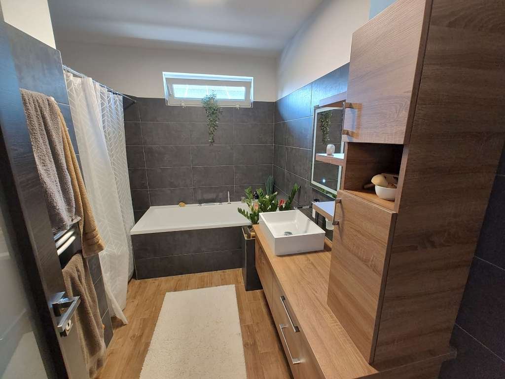 Moderner Bungalow mit Doppelgarage in Ják, Bild 8 von 11