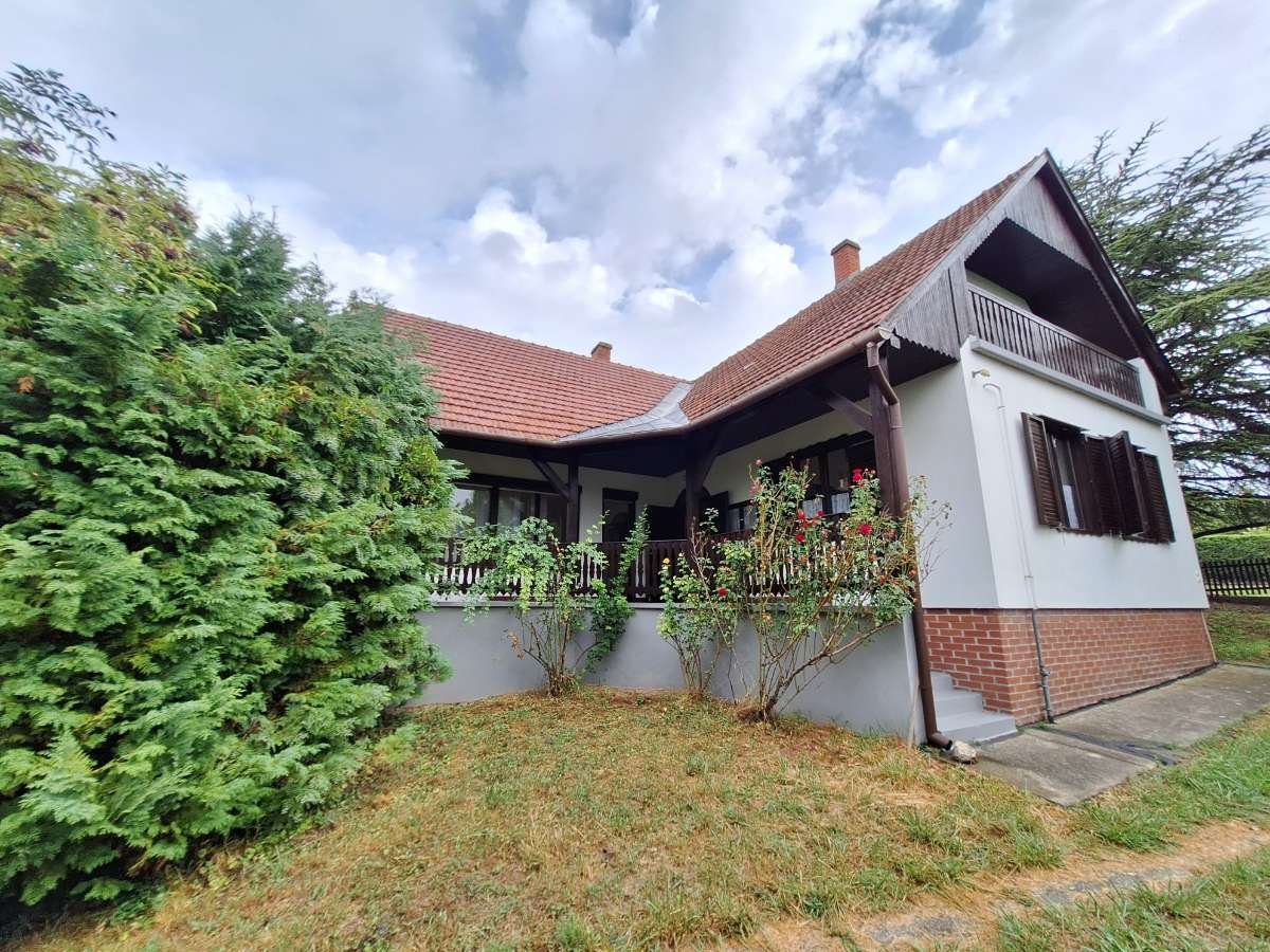 (AAA) Large country house in a quiet location on the north shore – Gyenediás