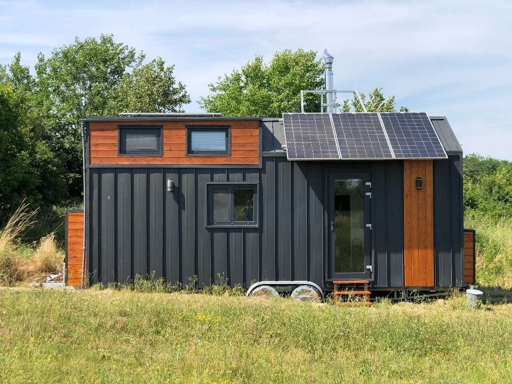 Premium Tiny House met off-grid uitbreiding (op trailer) – Mesztegnyő, foto 2 van 22