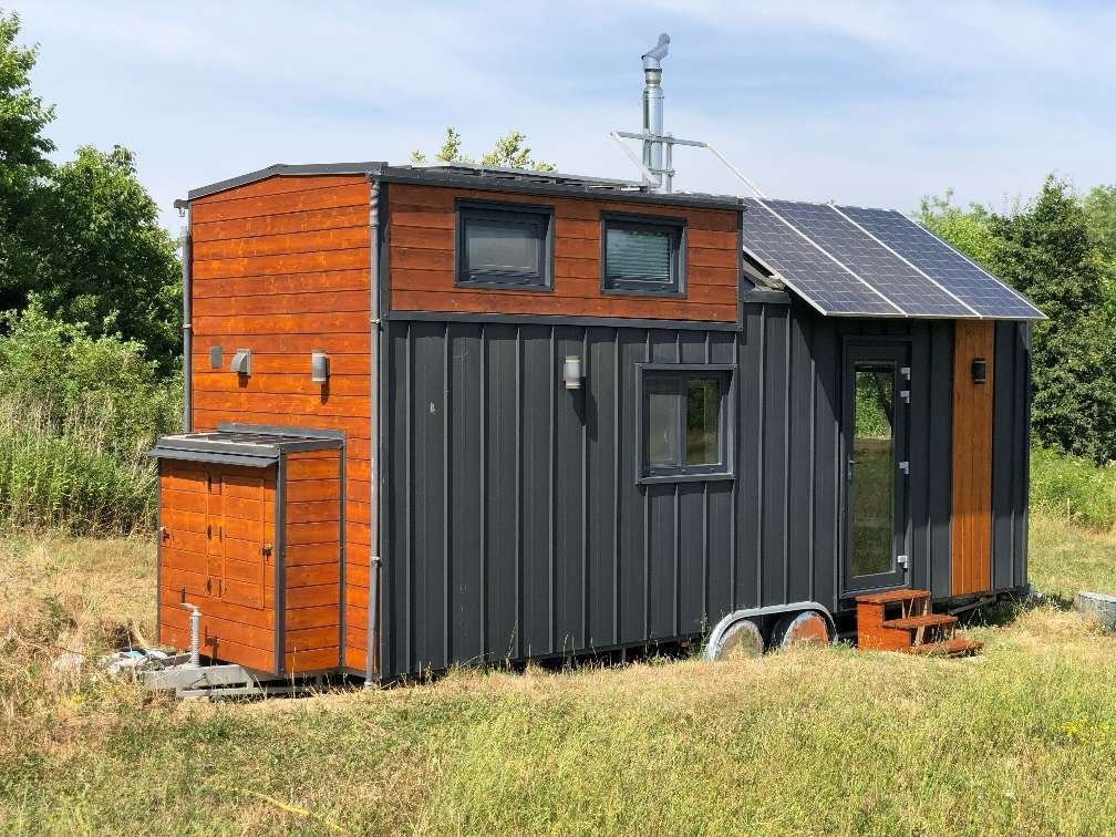 Premium Tiny House met off-grid uitbreiding (op trailer) – Mesztegnyő, foto 3 van 22