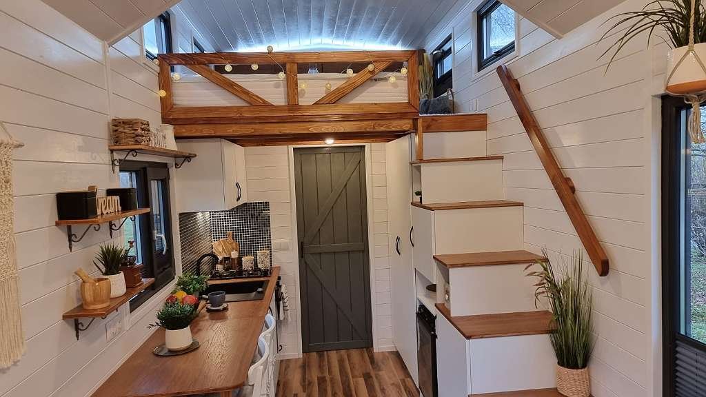 Premium Tiny House met off-grid uitbreiding (op trailer) – Mesztegnyő, foto 6 van 22