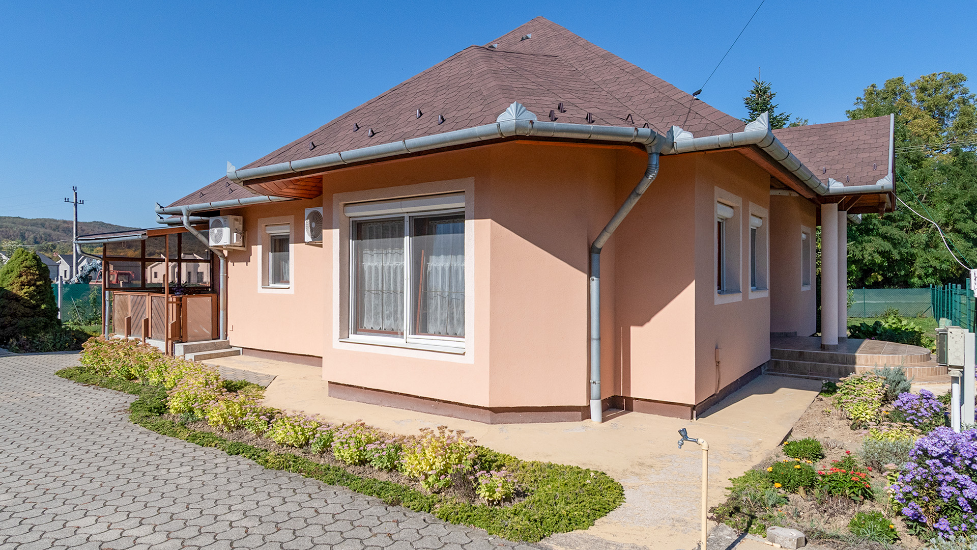 (BAA) Gepflegtes Einfamilienhaus mit schön angelegtem Grundstück und Garage! – Zalacsány, foto 3 van 20