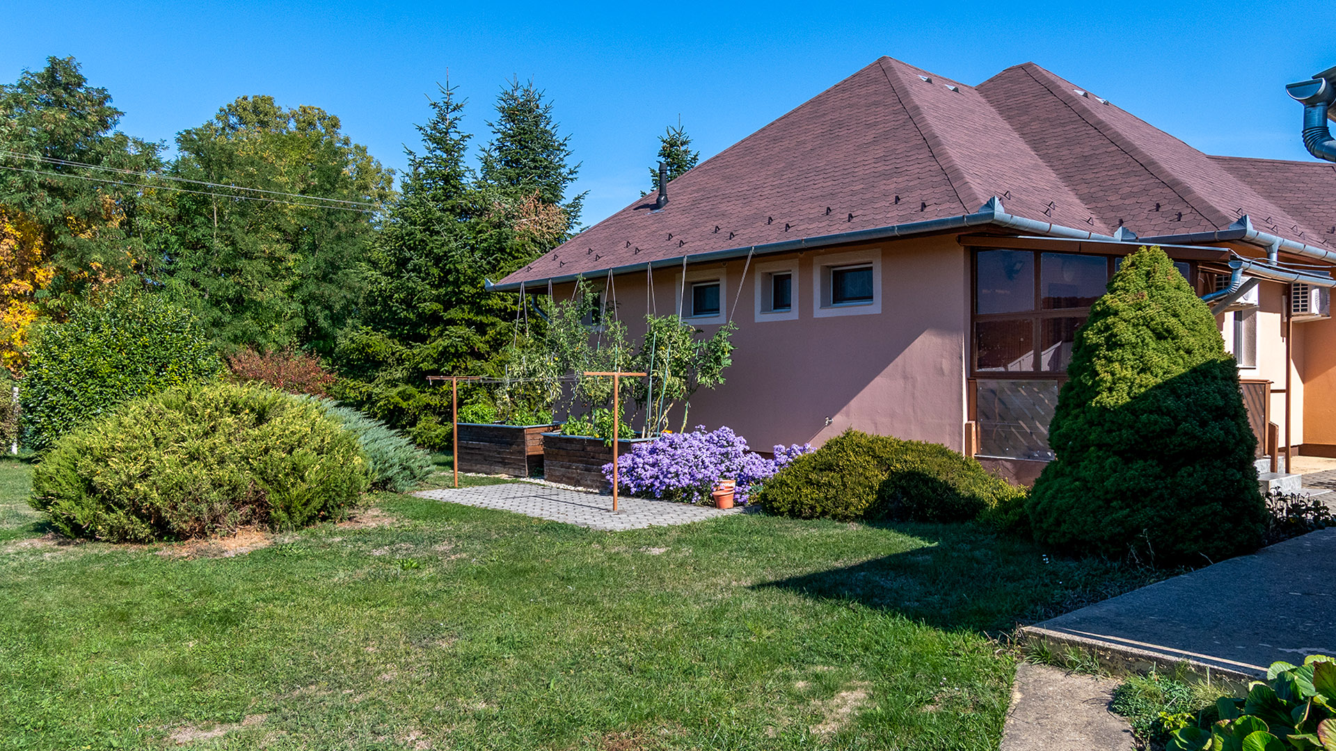 (BAA) Gepflegtes Einfamilienhaus mit schön angelegtem Grundstück und Garage! – Zalacsány, foto 10 van 20