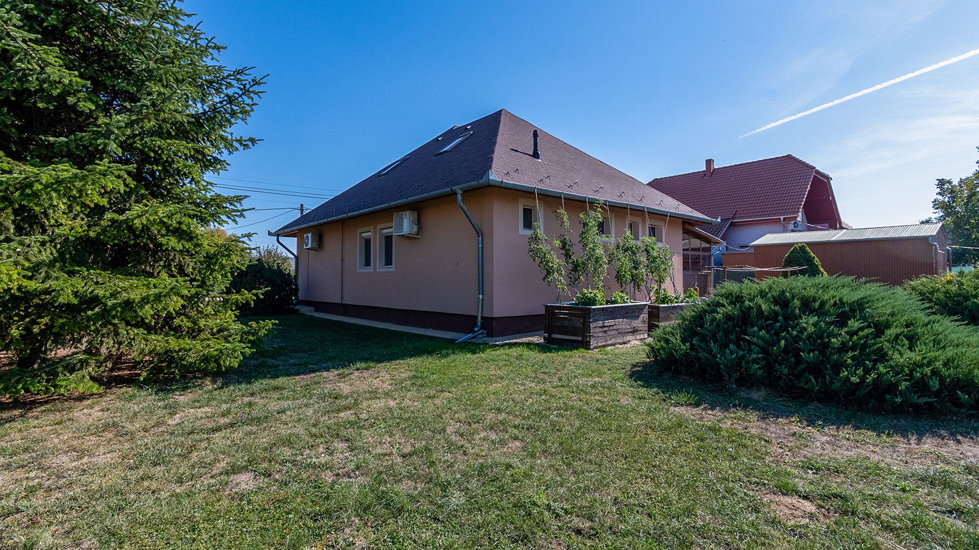 (BAA) Gepflegtes Einfamilienhaus mit schön angelegtem Grundstück und Garage! – Zalacsány, foto 11 van 20