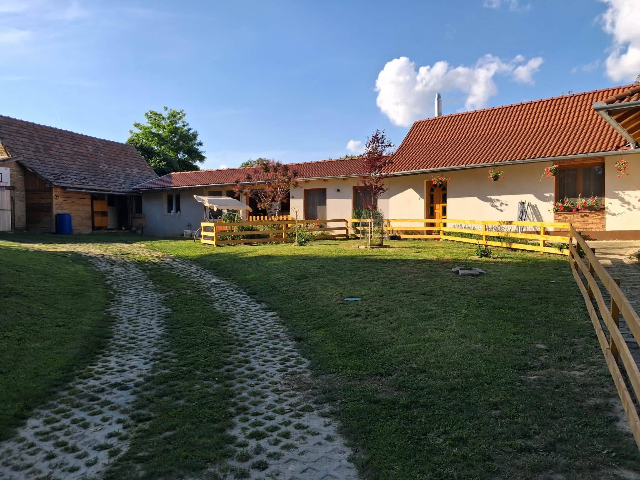 (BAB) Sehr fairer Preis: Renoviertes Einfamilienhaus – Osztopán, photo 2 of 9
