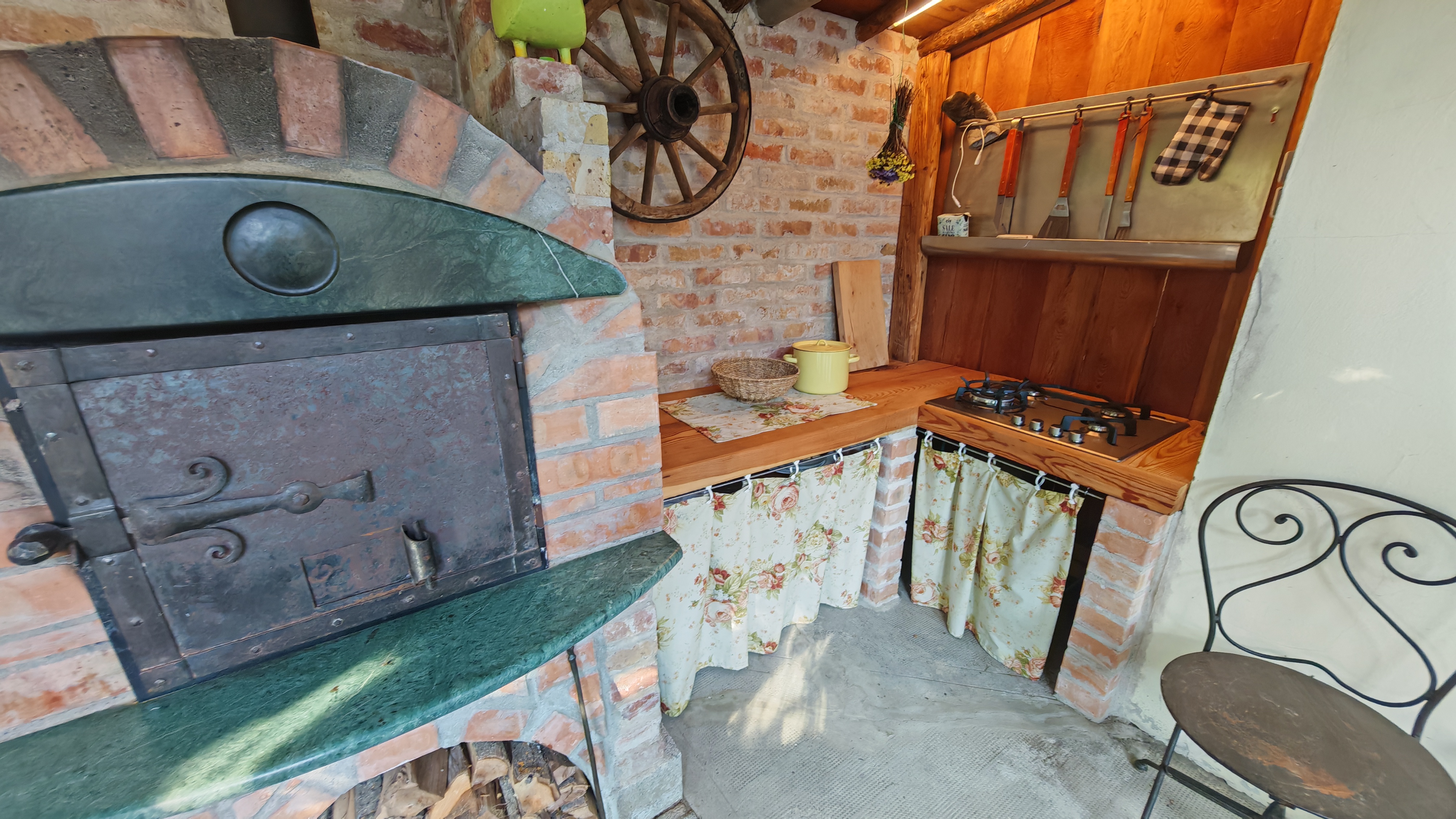 (AAA) Gepflegtes Einfamilienhaus mit div. Nebengebäuden & Sommerküche – Balatonlelle, foto 18 van 23