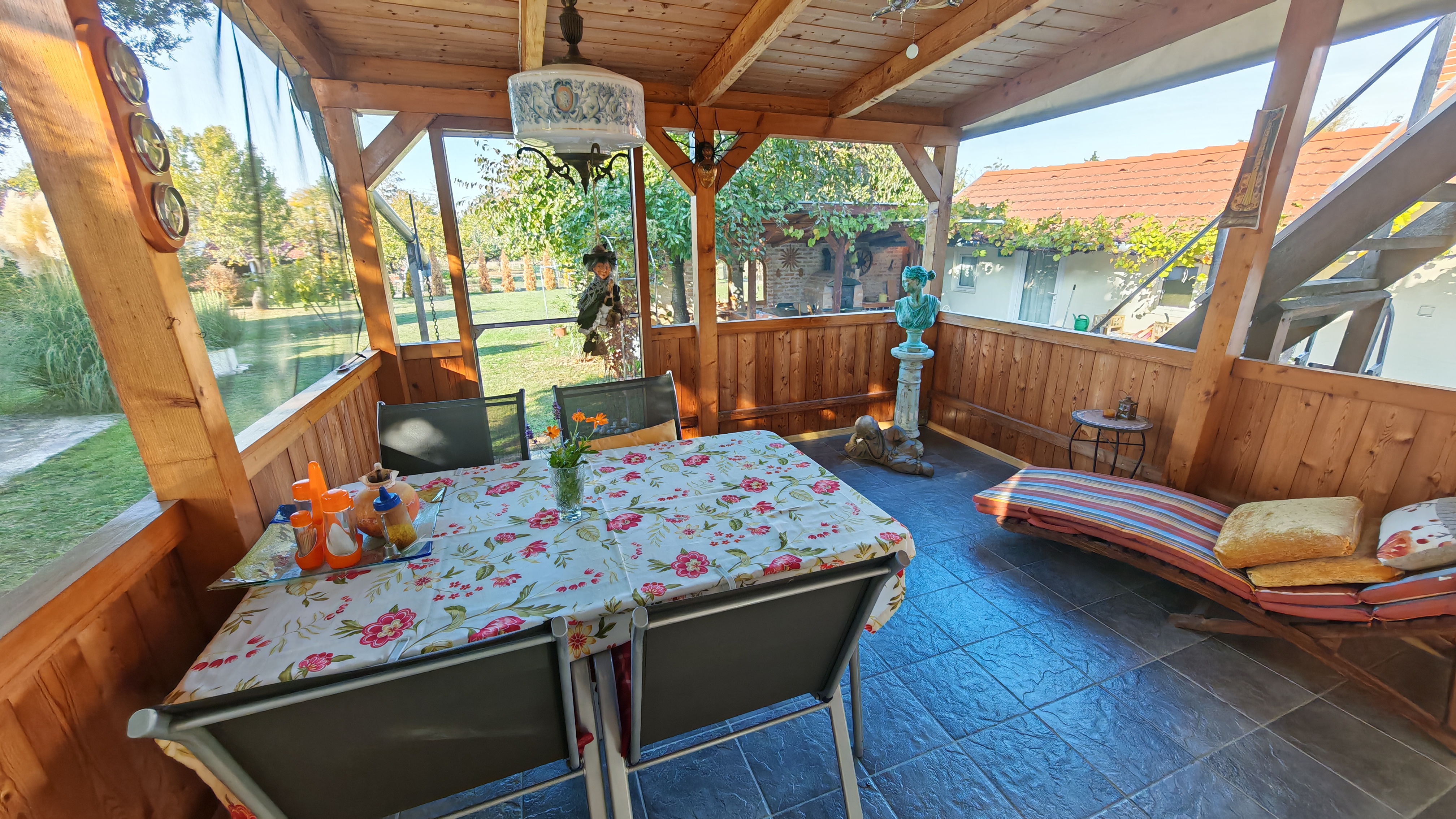 (AAA) Gepflegtes Einfamilienhaus mit div. Nebengebäuden & Sommerküche – Balatonlelle, foto 7 van 23