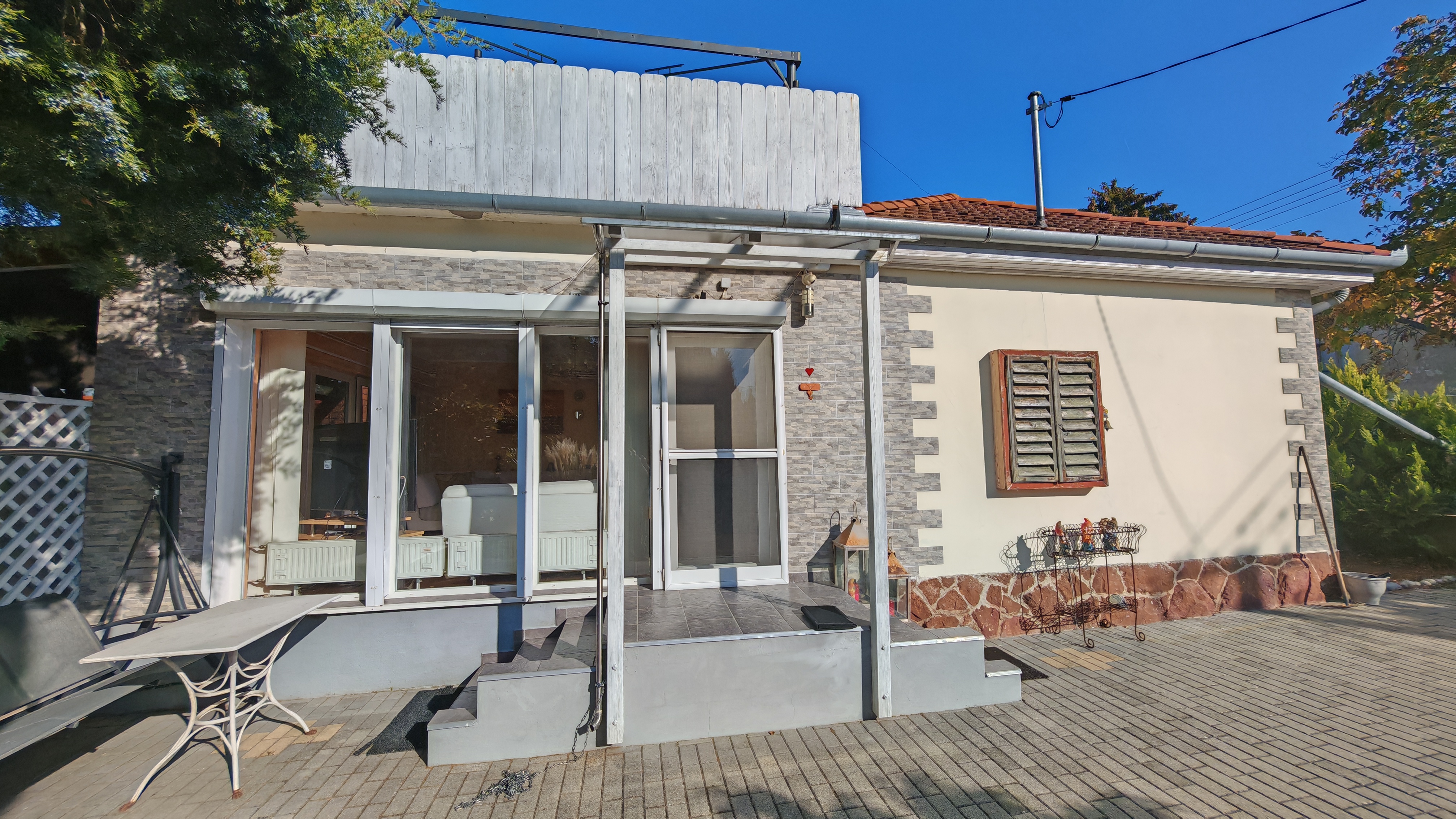 (AAA) Gepflegtes Einfamilienhaus mit div. Nebengebäuden & Sommerküche – Balatonlelle, foto 20 van 23