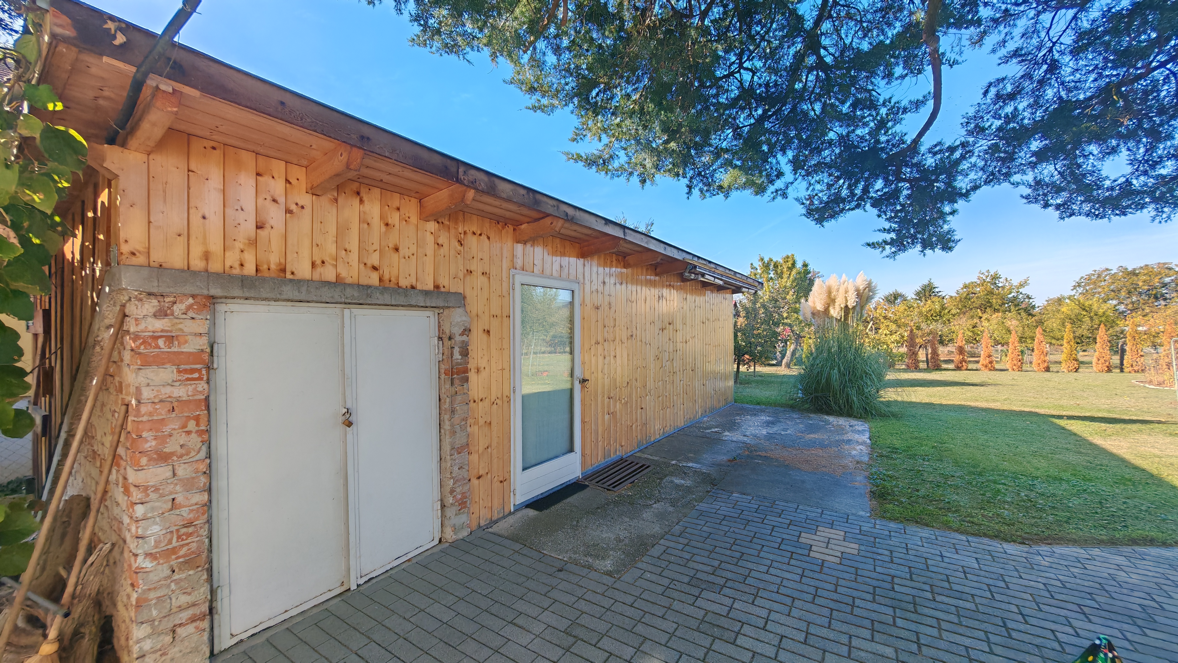 (AAA) Gepflegtes Einfamilienhaus mit div. Nebengebäuden & Sommerküche – Balatonlelle, foto 3 van 23